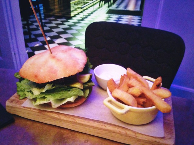 Hamburger and French Fries with aioli at Brasserie Goaroije